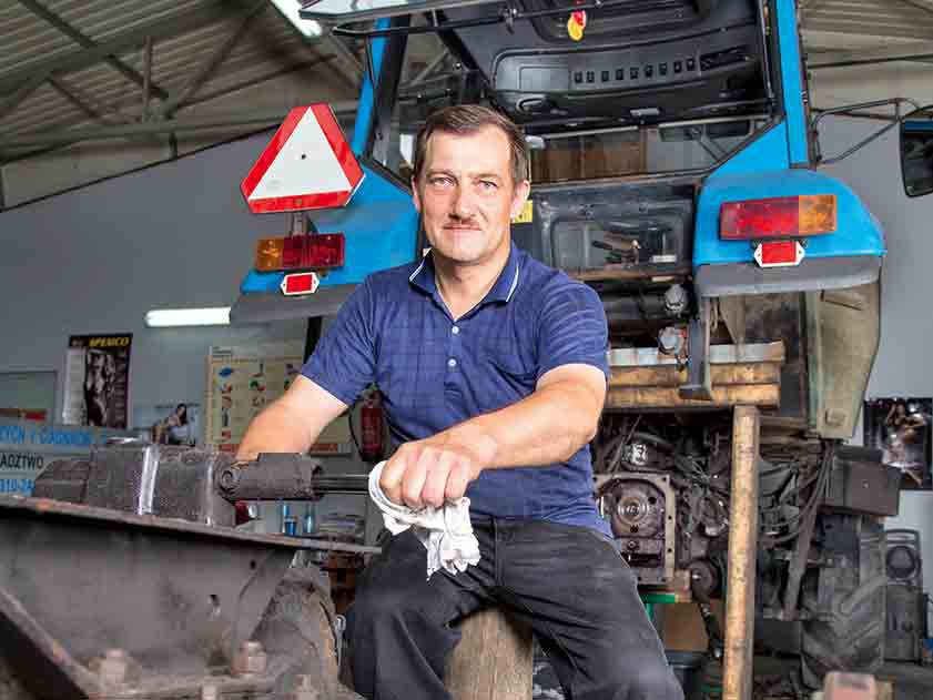 Naprawa ciągników wymaga rzetelnej wiedzy i sporego doświadczenia. Pokazujemy, jak zdobywał je fachowiec specjalizujący się w modelach MTZ i Pronar.