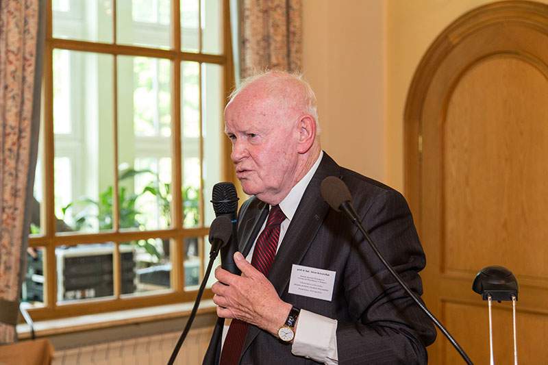 Prof. dr. hab. Adam Krysztofiak – dyrektor Instytutu Mechanizacji Rolnictwa w latach 1990-2000 i Inżynierii Rolniczej od 2000 do 2011. 