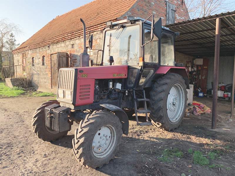 W następnej odsłonie ciągników kabina niewiele się różniła. Traktory mogły być wyposażone w nowy typ przedniego mostu.
