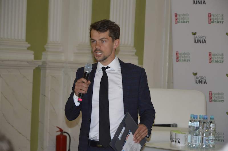 Michał Kołodziejczak podczas debaty w Centralnej Bibliotece w Warszawie
