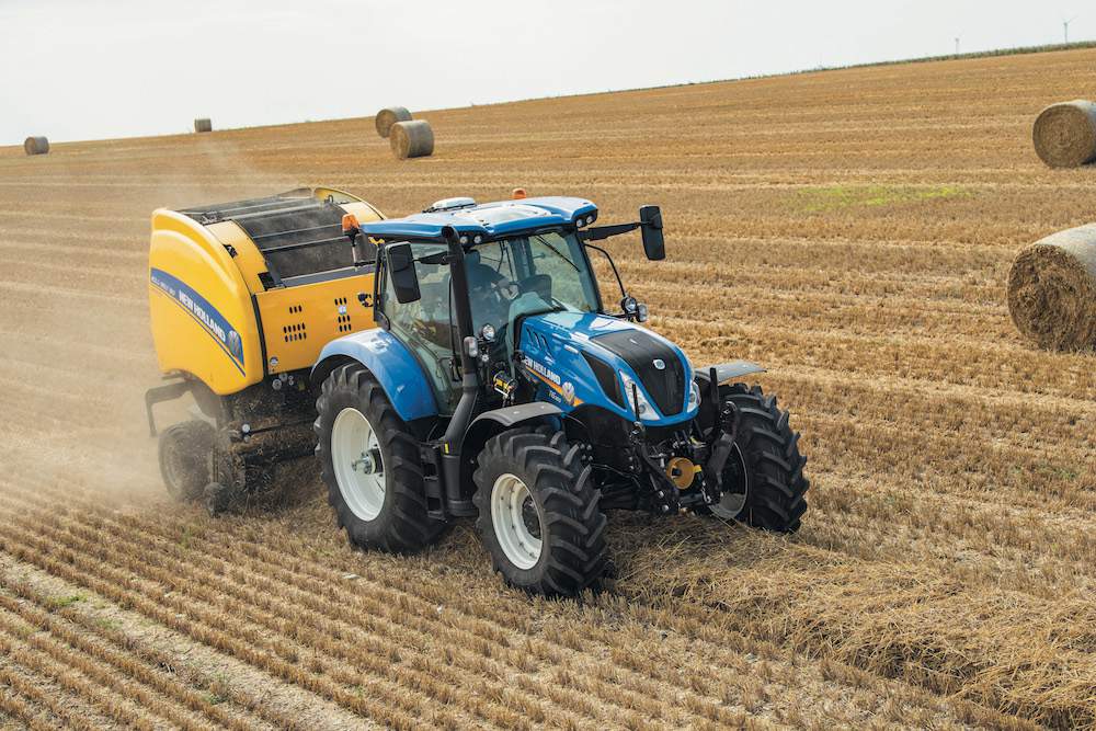 Nowy traktor będzie miał szereg automatycznych funkcji, które ułatwią długa pracę w polu. Wśród nich należy wymienić system regulacji prędkości jazdy II (GSM II)