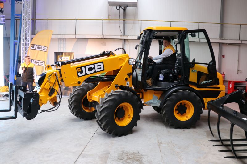 Ładowarka kołowa JCB TM 180 z teleskopem.