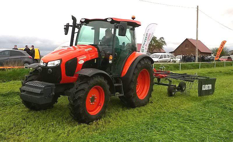 Pokaz traktorów i maszyn zielonkowych Kubota zorganizowany przez firmę Agroma.