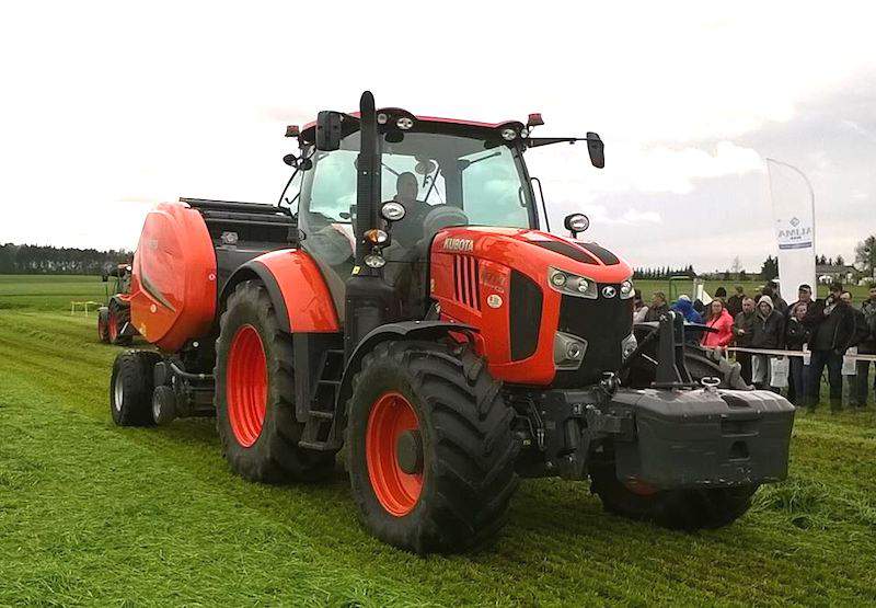 Pokaz traktorów i maszyn zielonkowych Kubota zorganizowany przez firmę Agroma.