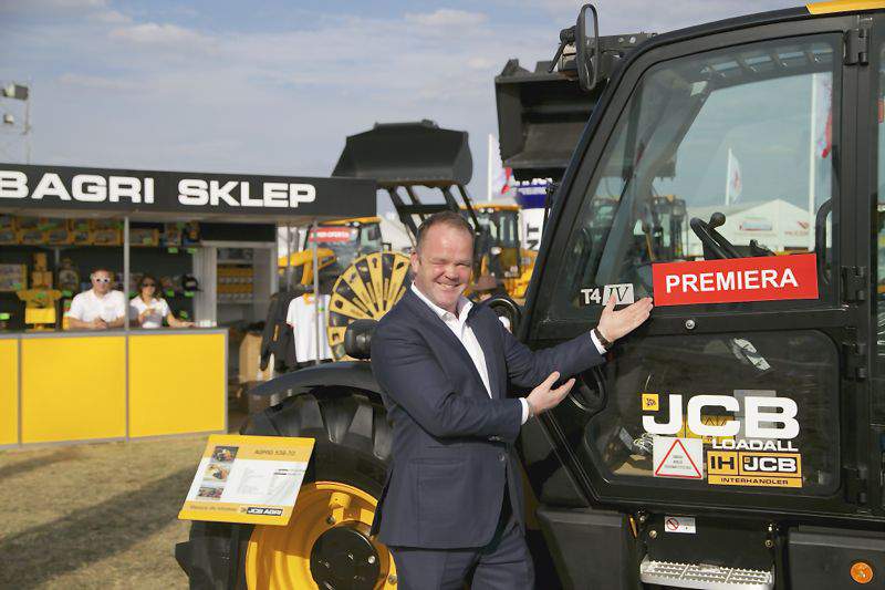 Rob Markus – nowy szef firmy Interhandler prezentuje debiutującą na Agro Show ładowarkę AgriPro.