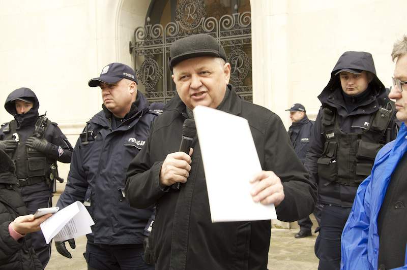 Ryszard Zarudzki, wiceminister MRiRW podczas rozmów z protestującymi przedstawicielami Ośrodków Doradztwa Rolniczego