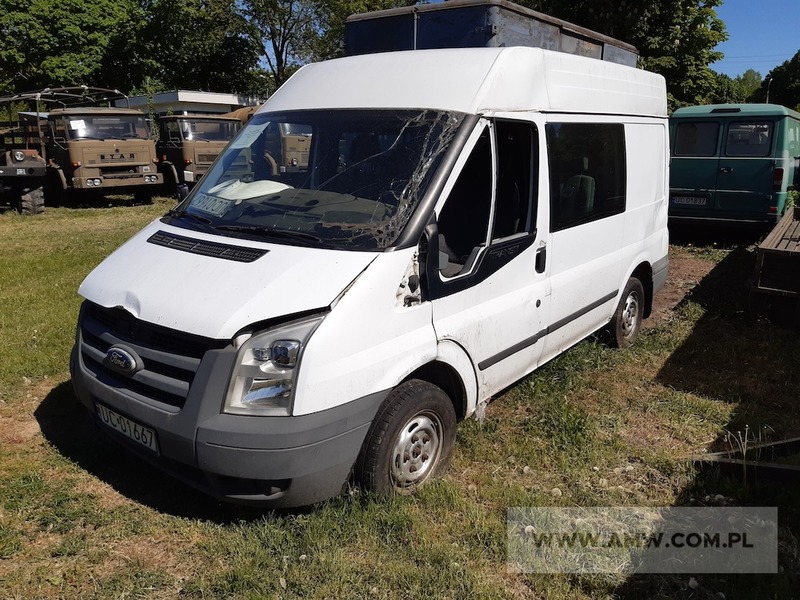 Samochód ogólnego przeznaczenia małej ładowności FORD TRANSIT VI (powypadkowy, pęknięta przednia szyba, brak szyb w drzwiach, brak lusterek, pogięta karoseria, rok produkcji: 2008, cena: 5 000 zł)