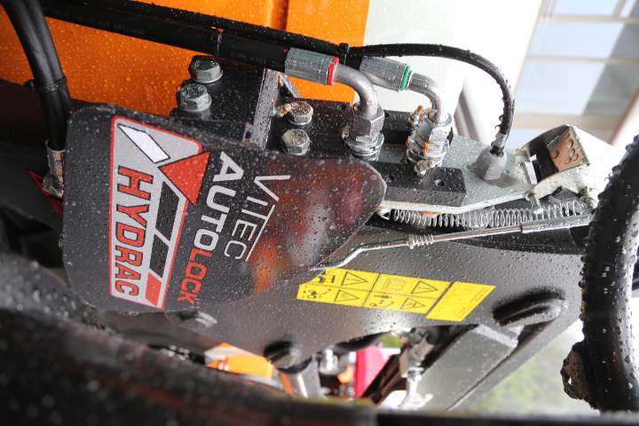Ładowacz Hydrac z automatycznym systemem zaczepiania AutoLock.