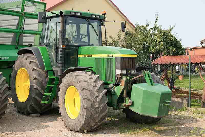 Po podliczeniu ocen z sześciu cech użytkowych John Deere zajął 1. miejsce w tym zestawieniu marek. Nie przeszkodziła w tym nawet najsłabsza ocena rolników za spalanie ON podczas prac polowych. Rolnicy najwyżej ocenili elastyczność silnika – aż 4,45 pkt.
