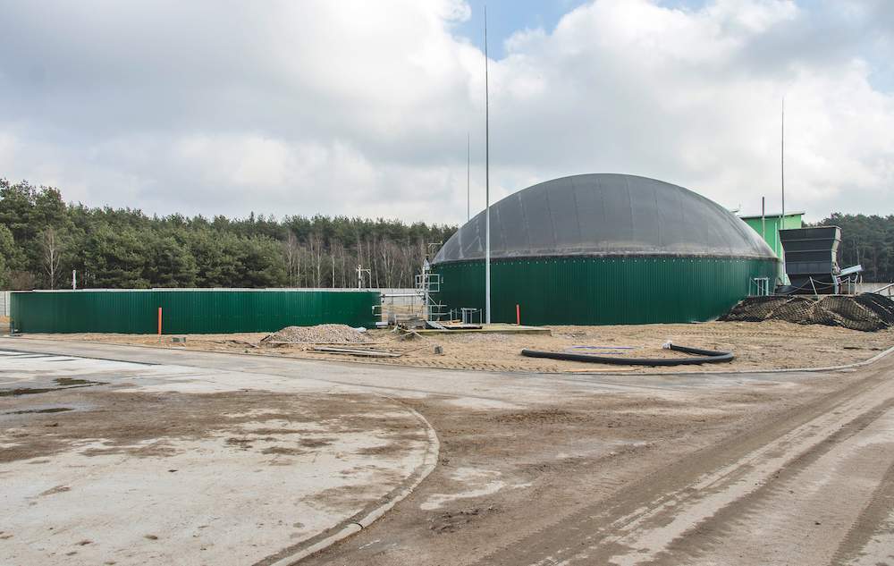 Biogazownia w Niedamowie, która od ok. 3 miesięcy jest w tzw. rozruchu technologicznym powstała przy fermie tuczników.