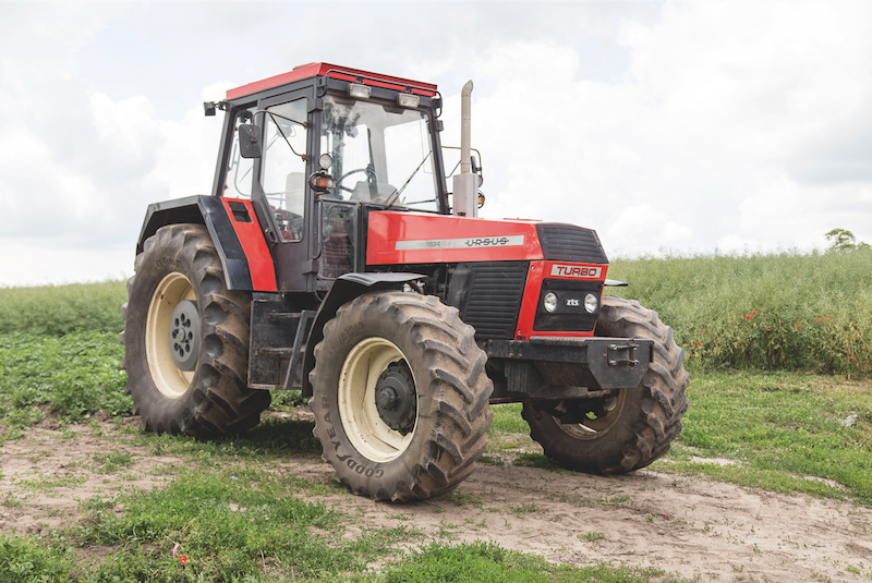 Na początku lat 90. pojawiają się zmodernizowane modele  z oznaczeniem 34. Traktory mają szereg usprawnień.