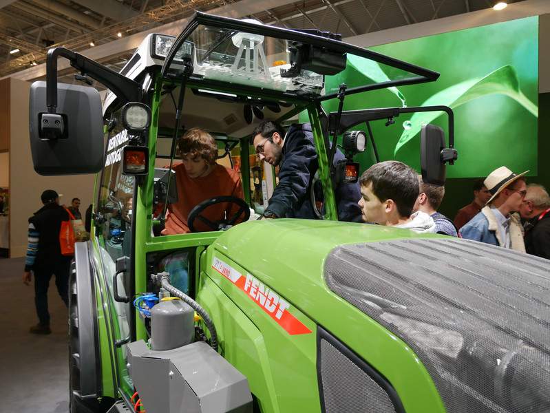 W ubiegłym roku nad Sekwaną zarejestrowano 23 158 nowych traktorów standardowych i specjalistycznych (winnice), z czego 3145 szt. z logo Fendt.