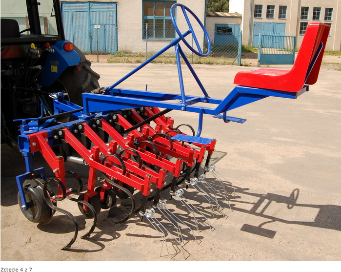 Maszyna jest skierowana do gospodarstw zajmujących się szkółkarstwem, ale może także z powodzeniem być wykorzystywana w rolnictwie, w takich uprawach jak buraki czy kukurydza.