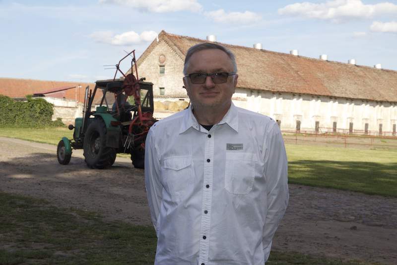 dr Janusz Mjewski podczas wizyty w Baborówku