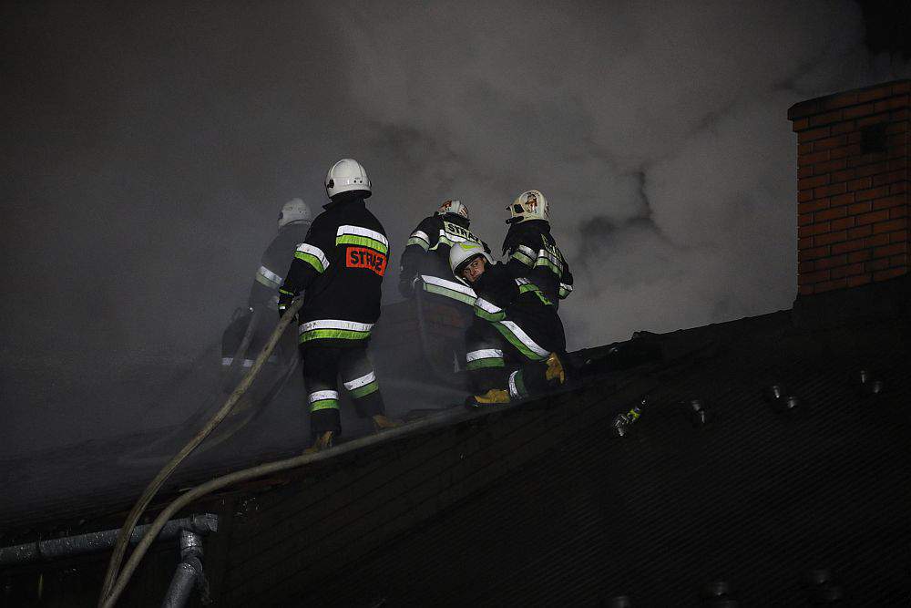 Akcja gaszenia pożaru we wsi Waksmund. Fot. Michał Adamowski, OSP Waksmund.