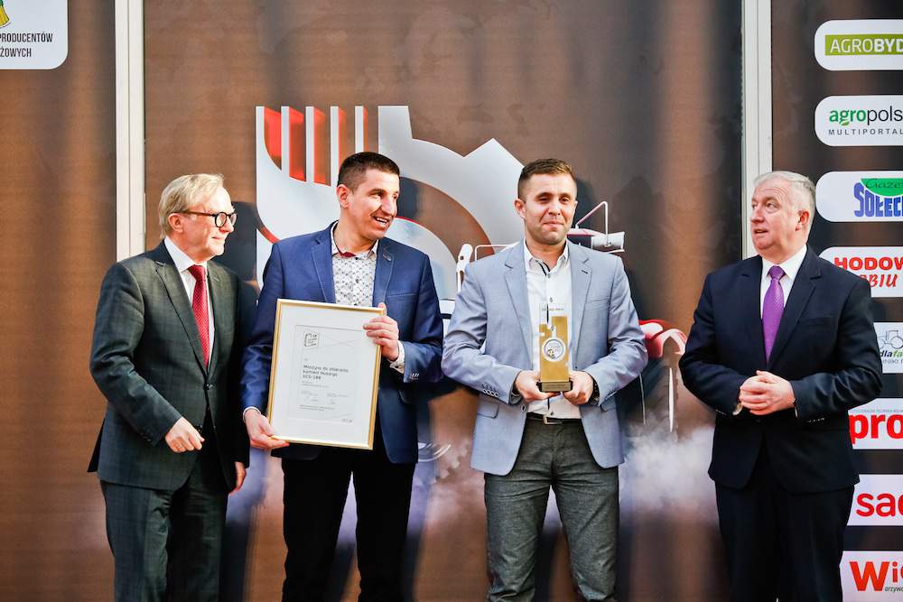 Na zdjęciu od lewej: Przemysław Trawa, Sławomir i Marcin Wiśniewscy (przedstawiciele firmy Usarya Polska) i Ryszard Kamiński