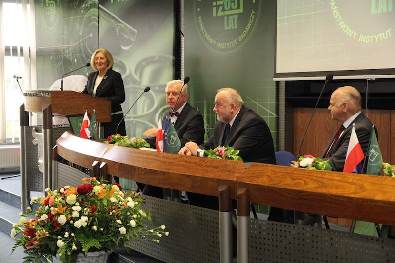 Na ręce dyrektora prof. dr. hab. Eugeniusza Herbuta spłynęły liczne gratulacje