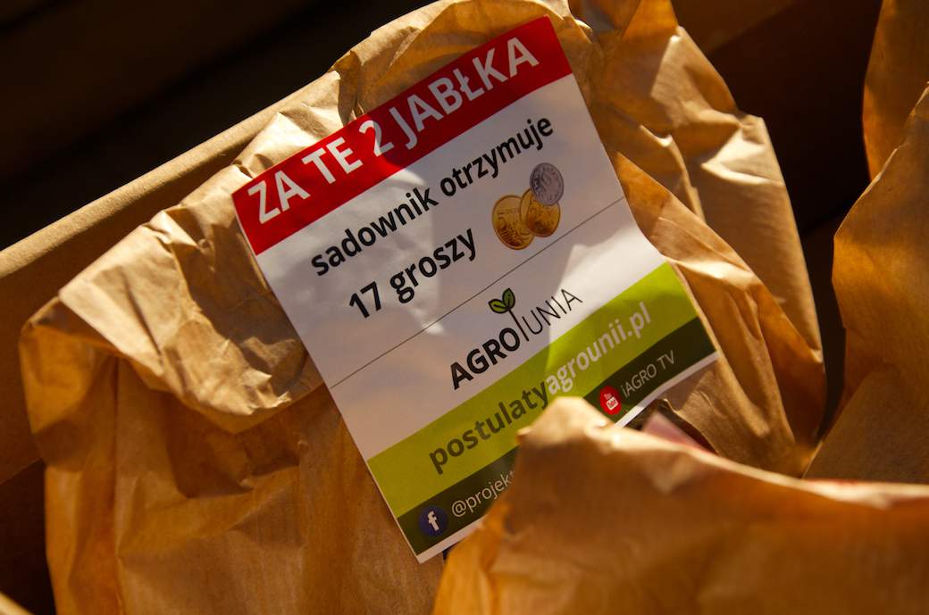 17 gr tyle dostaje sadownik za dwa jabłka. To jest jego przychód, a nie dochód. Gdzie są koszty?!