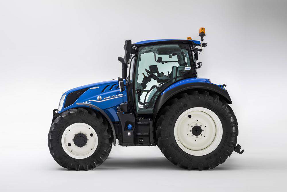 Pod maską znajdziemy nowy silnik FPT NEF spełniający wymogi normy Stage V z technologią ECOBlue HI-eSCR2 o pojemności skokowej 4,5 l i maksymalnej mocy od 110 do 140 KM