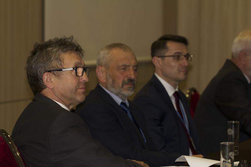 Panel dyskusyjny w czasie konferencji