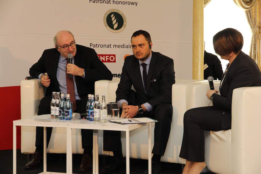 Panel dyskusyjny z udziałem komisarza Phila Hogana.