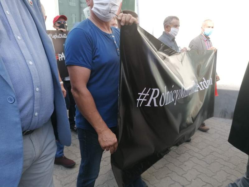Protest rolników pod siedzibą PIS