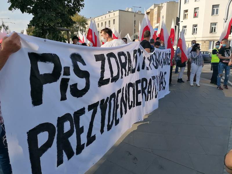 Protest rolników pod siedzibą PIS