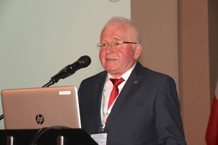 Dyrektori IOR-PIB prof. MArek Mrówczyński.