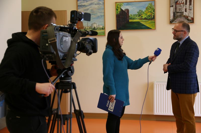 Karol Bujoczek, redaktor naczelny top agrar Polska, podczas udzielania wywiadu.