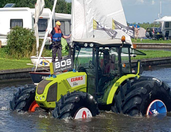 Pływający traktor Claas Axos 320 z ogumieniem firmy Mitas.