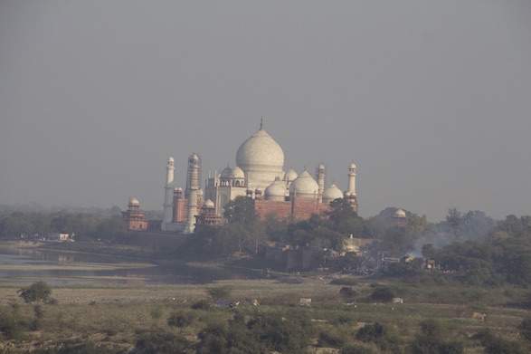 Tadż Mahal z daleka