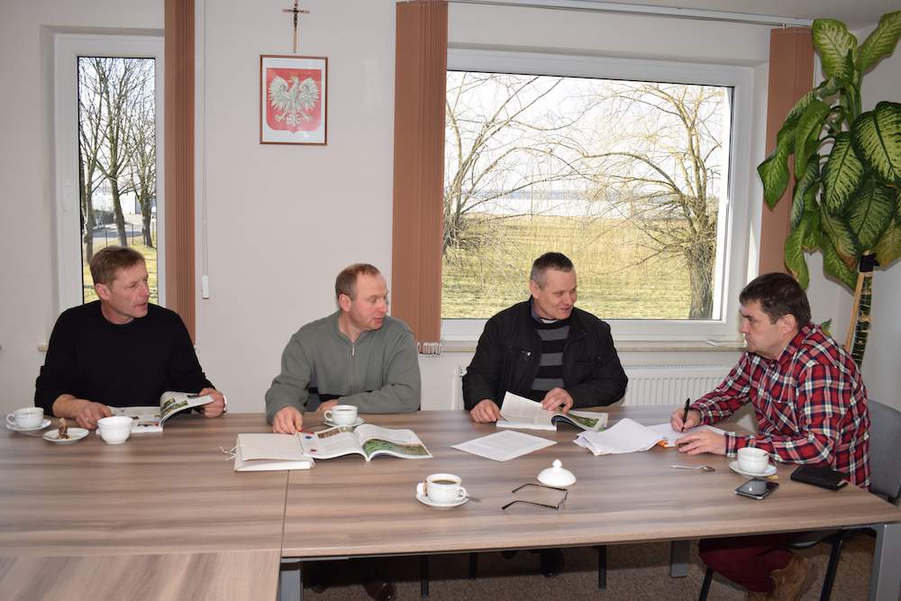 Robocze spotkanie z rolnikami z powiatu jasielskiego w trakcie dyżuru redakcyjnego w siedzibie Podkarpackiej Izby Rolniczej w Trzebnisku koło Rzeszowa.