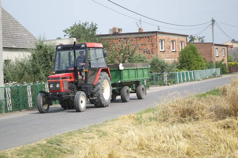 Ciągniki marki Zetor są od wielu lat popularne w Polsce, dlatego starsze modele można często spotkać na drogach i polach.