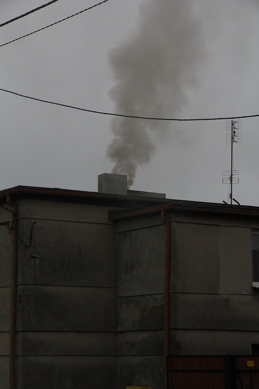ogrzewanie domu dym komin