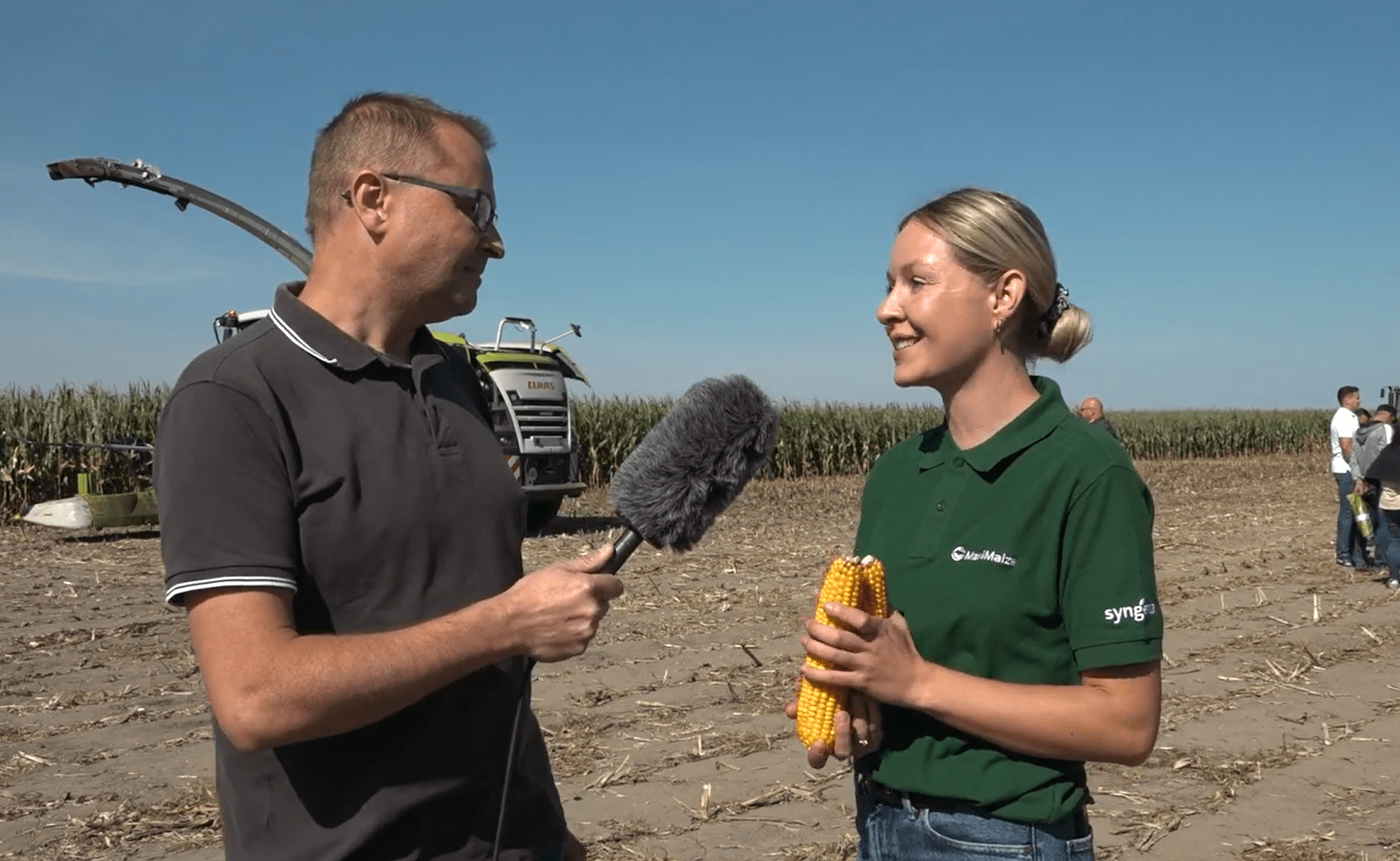 Zapraszamy do obejrzenia wywiadów, jakie nagraliśmy podczas prezentacji polowej mieszanki odmian kukurydzy MaxiMaize w czasie MaxiMalnych Dni Pola.