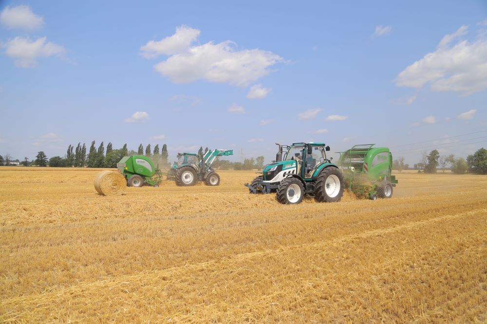 Podczas drugiej edycji „Żniwa i siew z top agrar i profi” 4 lipca br. w Nagradowicach uczestnicy pokazów mogli zobaczyć podczas pracy w polu wiele maszyn rolniczych. Tym, którzy nie mogli dotrzeć na nasze spotkanie prezentujemy maszyny firmy McHale – prasy zwijające F5500 i V6750.