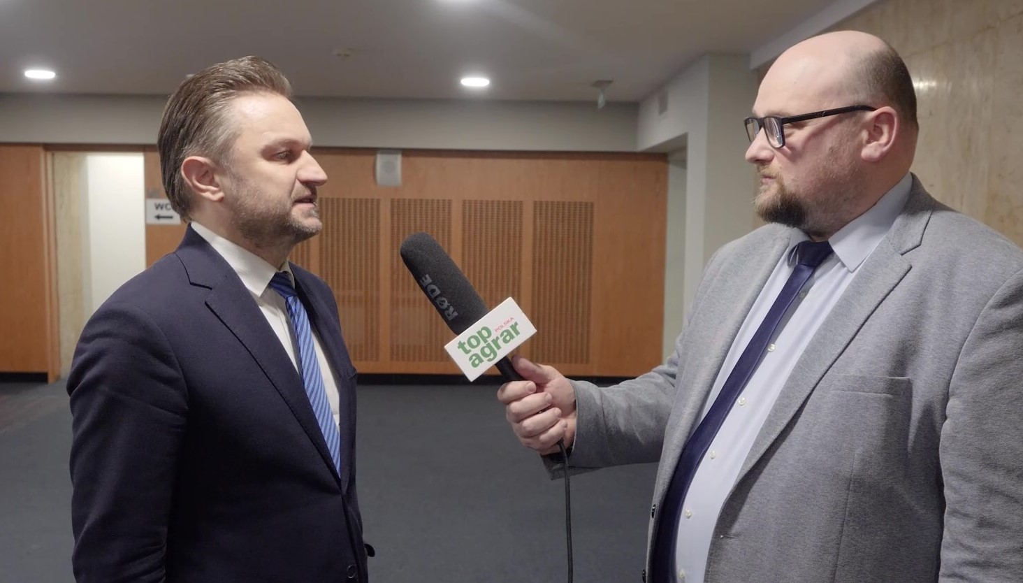 W ramach cyklu "Wielkopolskie Fora Rolnicze" realizowanych pod hasłem "Wspólnie dla Wielkopolskiej Wsi" pracownicy Wielkopolskiego Oddziału Regionalnego ARiMR w Poznaniu uczestniczyli w styczniu, lutym i marcu br. w spotkaniach z rolnikami, podczas których zapoznawali ich z nowymi zasadami dopłat bezpośrednich od 2023 roku. W nowym Planie Strategicznym dla Wspólnej Polityki Rolnej zmian jest bardzo wiele. Jak na nie reagują rolnicy i czy ARiMR jest przygotowana na przyjmowanie nowych wniosków? O tym rozmawiamy z Mateuszem Bukowski, dyrektorem Wielkopolskiego Oddziału Regionalnego ARiMR w Poznaniu.